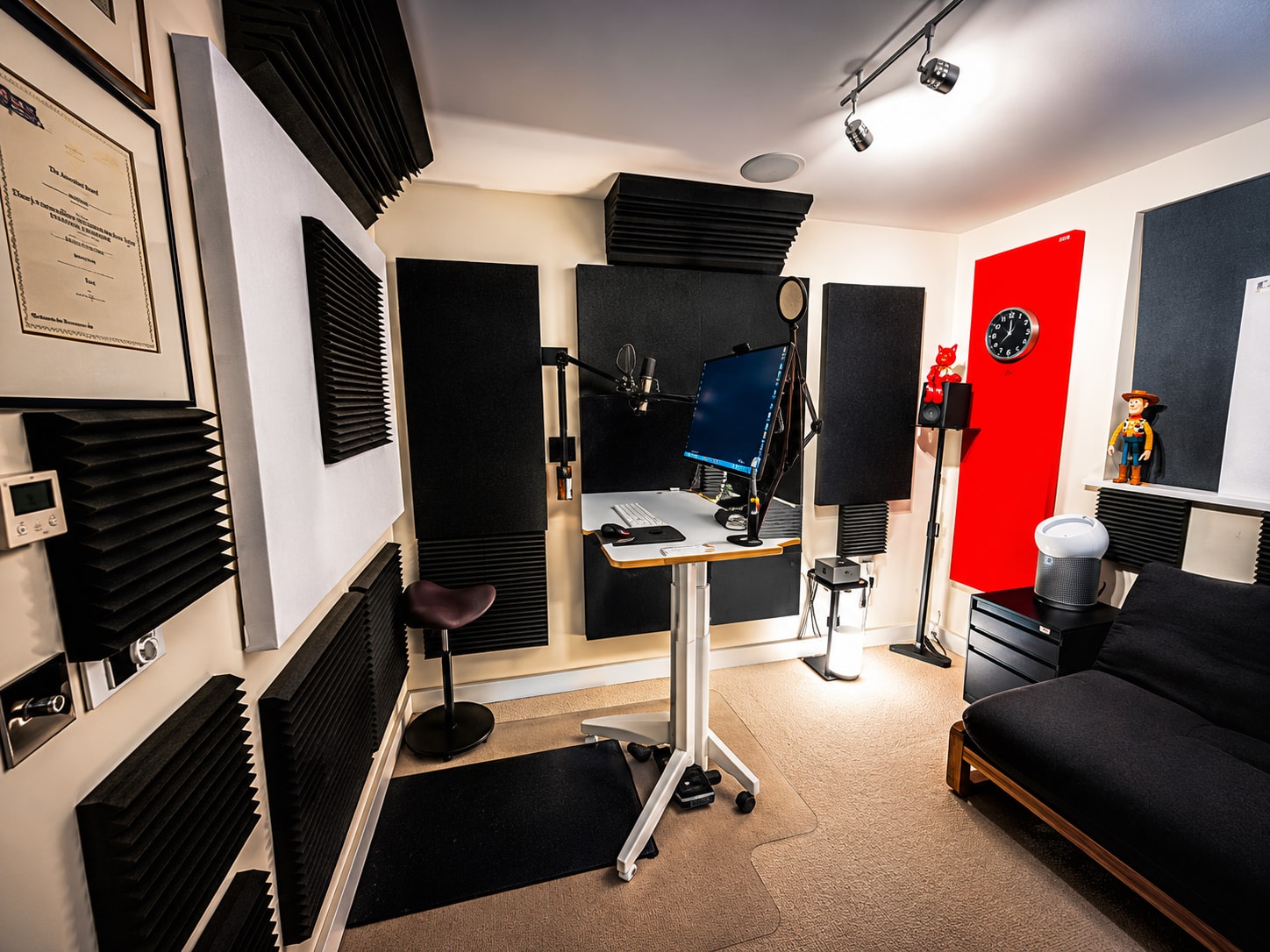 What Makes a Good Corporate Voiceover?